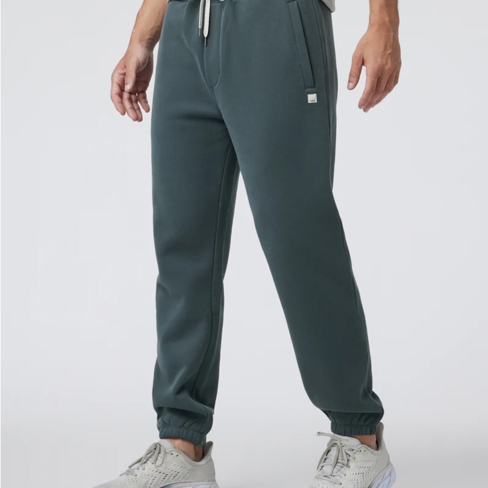 EUC Vuori Seaside Sweatpants in Smoked Beryl Size M
